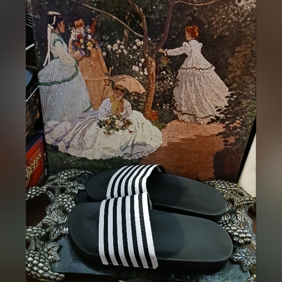 🩴🩴My Tackie Tee's Black&White Slides New!!! Size 8 U.S.A.,A Fabulous Gift.💝🎁 - Picture 12 of 13